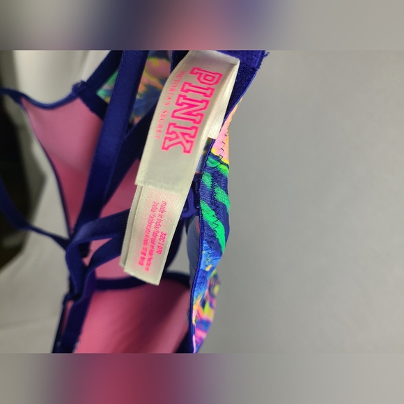 PINK Victorias secret wear everywhere t shirt lightly lined bra size 32C - Picture 3 of 4